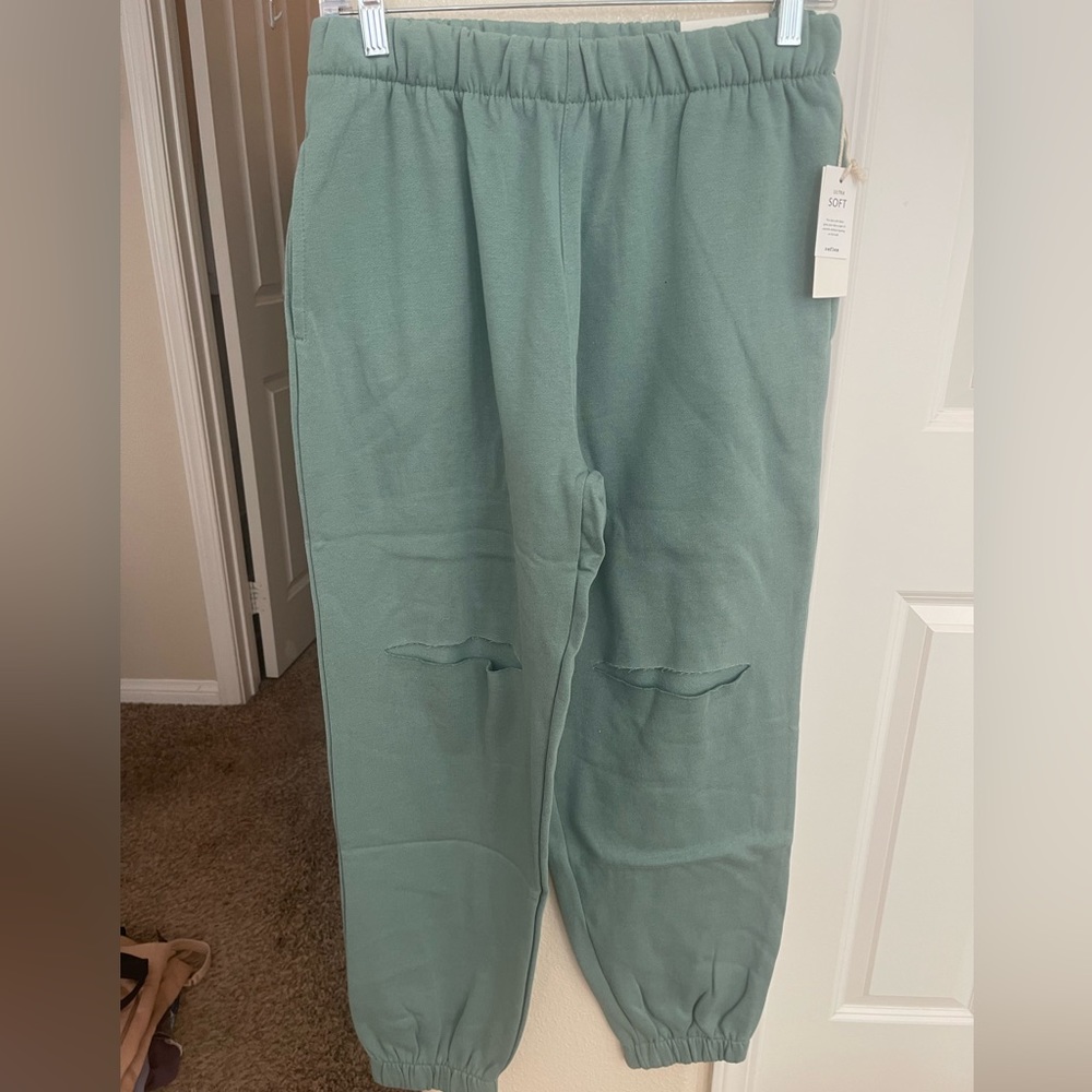 Reflex Ultra Soft Sweats NWT‎ Cuts at Each Knee Elastic Waist Size Large